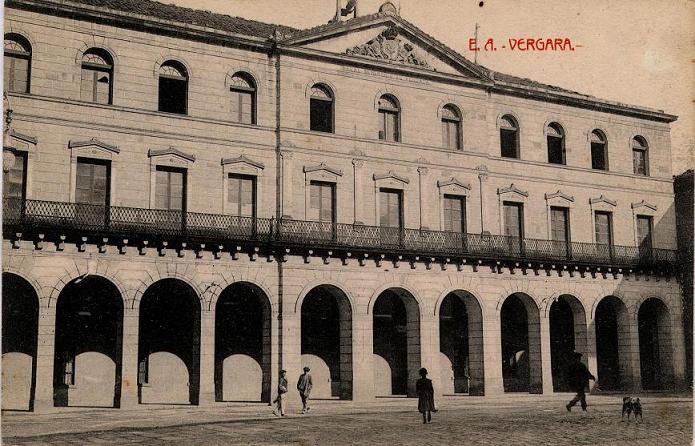 Fachada del Real Seminario de Bergara, comienzos del s. XX.